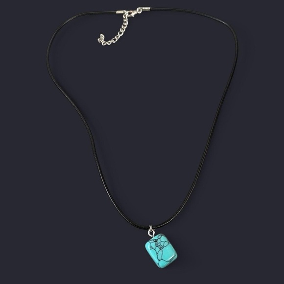 Blue Howlite Pendant Necklace - Picture 3 of 3